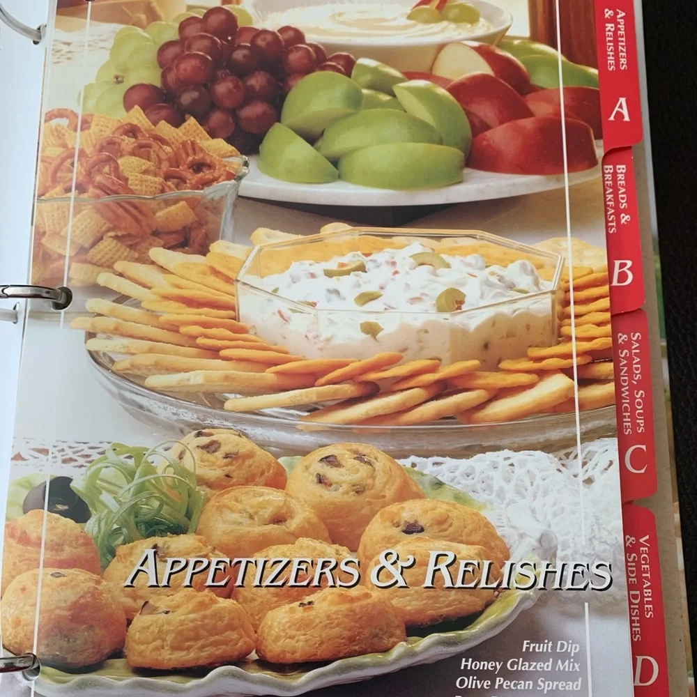 Vintage Cookbook 3 Ring Binder Simply Delicious Herbergers Employees Recipes